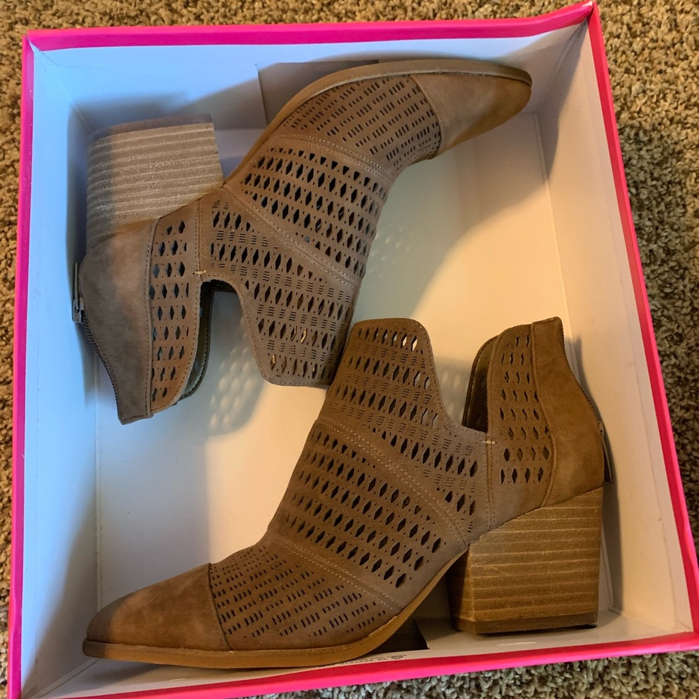 NWT Vince Camuto suede cutout booties